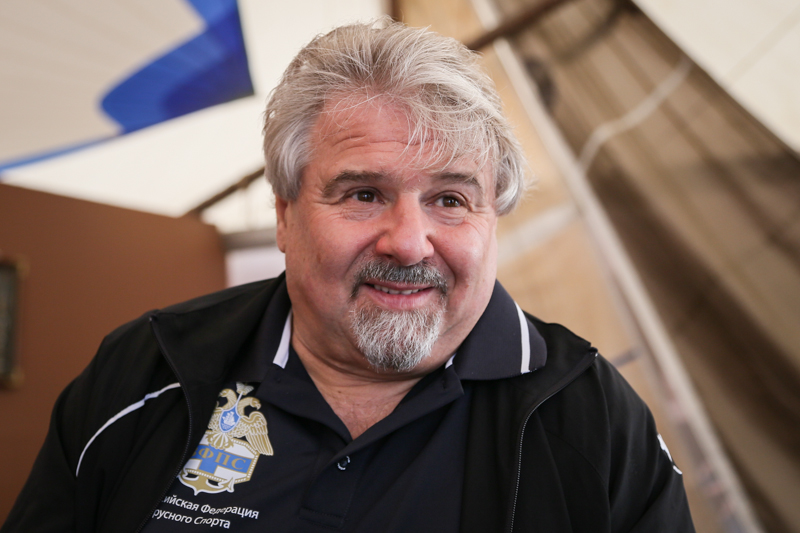 Viktor Fogelson: about sails, winds and songs